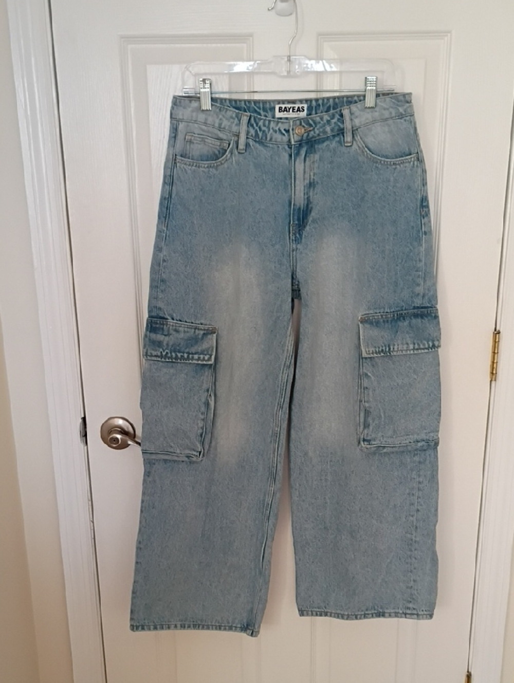 BAYEAS Light Wash Cargo Wide-Leg Jeans